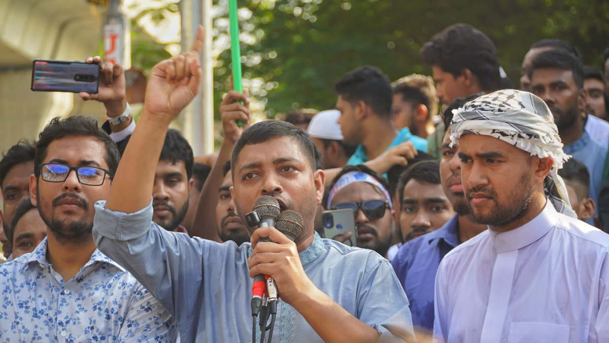 info_shibir's tweet photo. In protest of the attack by BNP and Jubodal terrorists on a Qur’an training program organized by #Bangladesh  Islami #Chhatrashibir in Noakhali, Islami Chhatra Shibir, Dhaka Metropolitan Branch, held a protest rally and gathering in the capital.

On Monday (October 20) at around 1:45 p.m., the rally began from the north gate of Baitul Mukarram National Mosque and, after marching through several key streets, concluded with a brief gathering at Shahbagh.

The event was attended by Central Office Secretary Sibgatullah as the chief guest, while the session was jointly conducted by Dhaka Metropolitan East President Asif Abdullah and Jagannath University Branch President Riazul Islam.

From the gathering, speakers demanded the arrest of the attackers within 24 hours, as per Chhatra Shibir’s ultimatum, and called for justice for those involved in the recent arson incidents.

Other speakers included Central Publicity Secretary Azizur Rahman Azad, Student Rights Secretary Amirul Islam, Information Secretary Abu Sayed Sumon, Dhaka Metropolitan West President Hafez Abu Taher, and South President Helal Uddin.

Also present were Central Arts and Culture Secretary Hafez Abu Musa, Planning and Development Secretary Riazul Islam, along with leaders from Dhaka Metropolitan units and various university branches.
