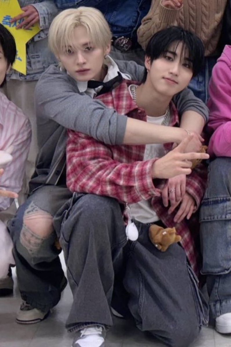 cj ๐ธ (@minhoispogi) on Twitter photo "you're so cute, what do i do with you" "you're so cute, what do i do with you"