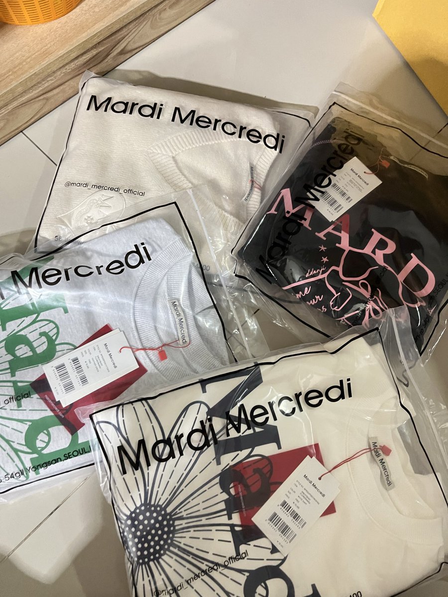 โคตรจาคุ้มมม พรีกับร้านนี้มา2รอบแนะ แอดมินใส่ใจคอยตอบดีมาก ราคาก็ดีงามเลิฟ  #รีวิวร้านบยอน