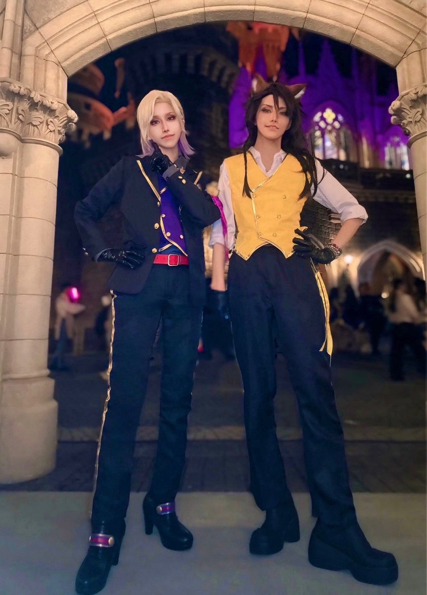 ヴィルとレオナ👑🦁
監督生の皆様が見慣れてるポーズしてみました🫡
#Dハロ仮装 #Dハロ仮装2025 
#ツイステ仮装