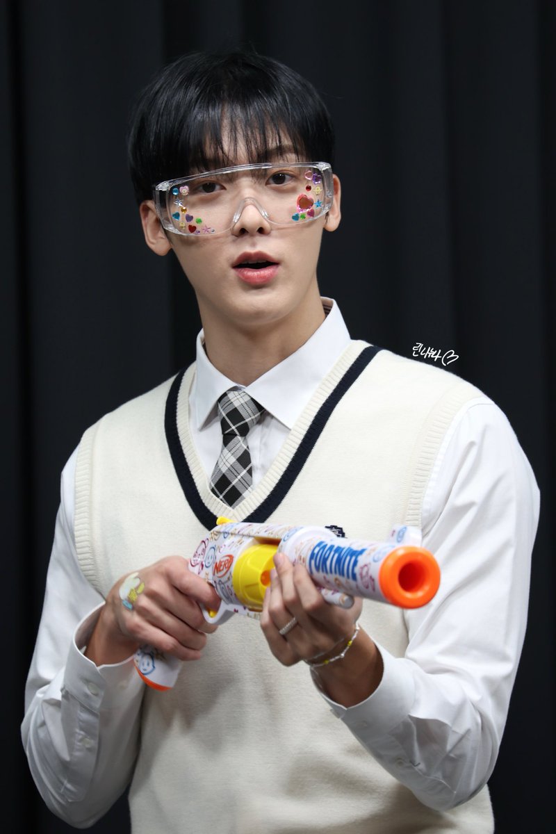 LNn0305's tweet photo. 25.10.18 Jump up Offline Fansign

อย่าให้เด็ก 3 ขวบได้เม้า เม้าแฟ่ด 🐥

#산하 #윤산하 
#SANHA #YOONSANHA 
#ซานฮา #ยุนซานฮา
#ユンサナ #아스트로 #ASTRO #CHAMELEON https://t.co/kvxo1wMZR1