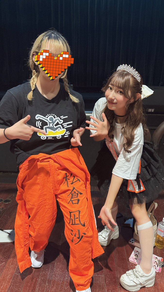 ymsk_0408_05's tweet image. ツアーファイナルお疲れ様でした!
ちなみに今日着てたのはAmazonで買ったつなぎに手縫いで刺繍したやつ!1文字に約4時間分の愛が詰まってる力作です。
3枚目のがデザイン画です。これからもっと刺繍増やしていく予定です💭
 #なぎちゃんず
 #MyDresscode   #マイドレ
 #松倉凪沙