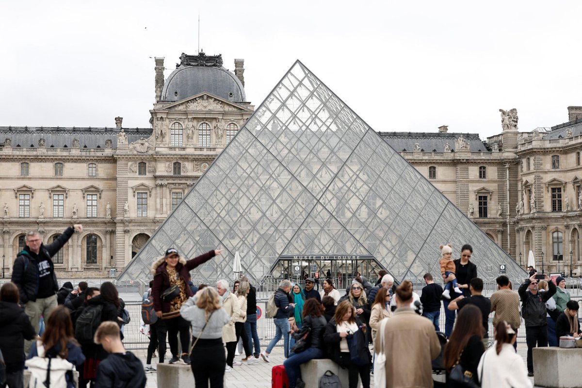 « La France sous le choc », « gros coup », vol « effronté »… Après son cambriolage, le Louvre à la une des médias étrangers
➡️ l.leparisien.fr/UjHy