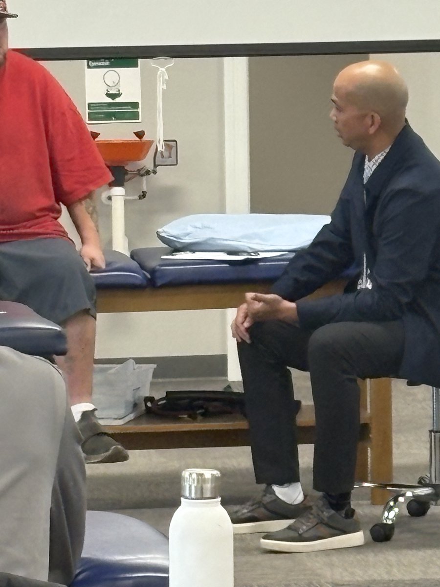 Indianapt's tweet image. This past weekend, several of our therapists gathered for a continuing education course.

Ongoing learning is a cornerstone of who we are, our therapists continually advance their skills to provide the highest level of hands-on care for our patients. 💪

indianapt.com/request-appoin…