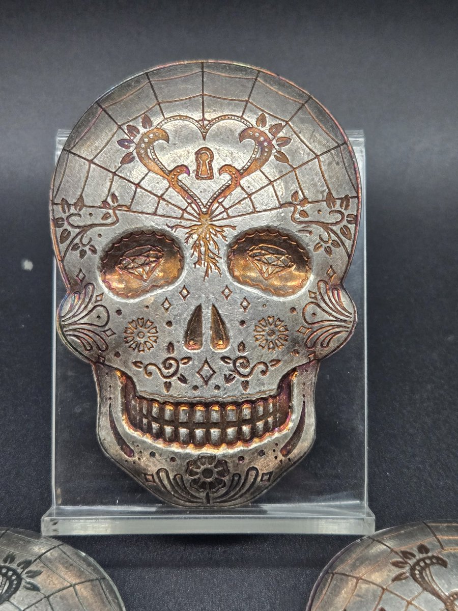 EdgewoodCoin's tweet image. 💀 Silver Skull Collection 💀
Turn heads with these stunning 2 oz and 10 oz Silver Skulls!
Each piece is crafted from .999 fine silver with detailed engravings and vibrant toning — a true work of art for any silver stacker or collector.

🔥 Limited quantities available