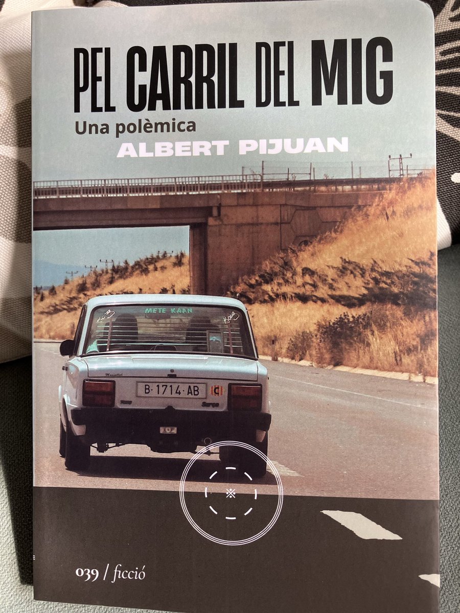 Després del poemari copròfag d’en Gimfe i de l’última novel·la sobre el drama de la separació d’una cèlebre autora que ens interpella a tots i no deixa ningú indiferent, això és lo més divertit que he llegit des de fa ves a saber quan:
<a href="/SegonaPeriferia/">La Segona Perifèria</a>