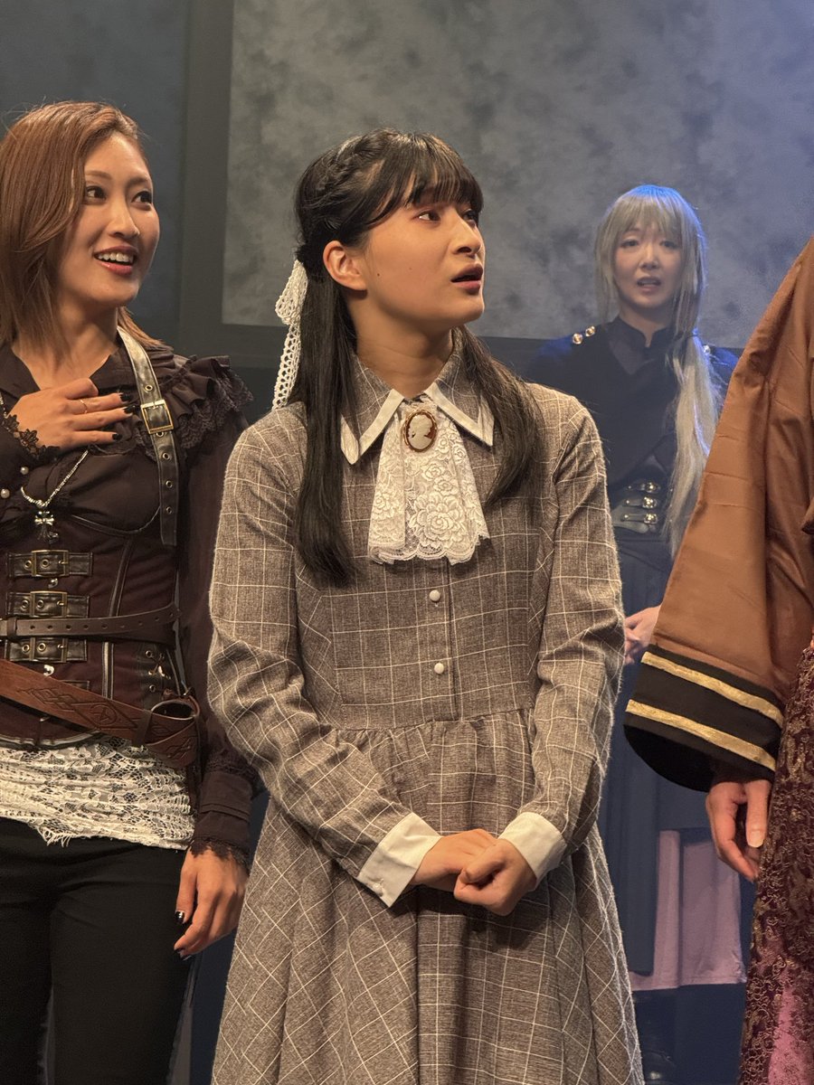 異国から来た少女エリナを演じた
青城里花さん<a href="/aoshiro__rika/">青城 里花</a> 

二面性を持つキャラを演じられてて、ホント見事でした。

微笑んでる時、怯えてる時、震えてる時…絞り出す声…突き立てる爪。見事なツーサイド。

＃おわサタ魍魎伝