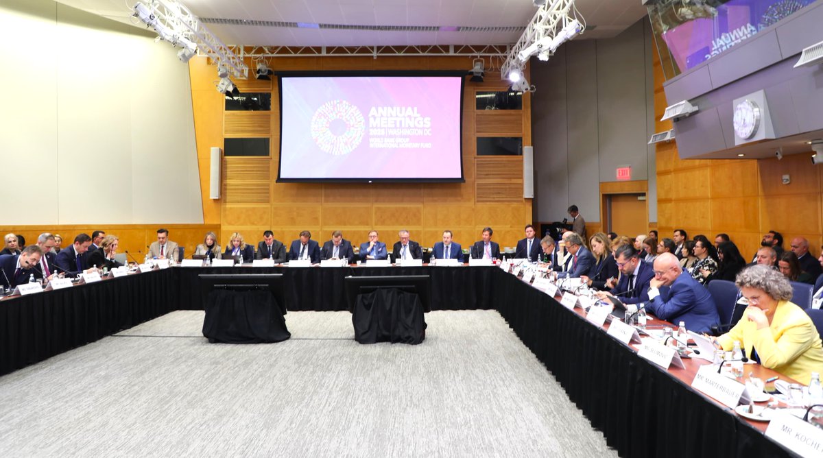 centralbank_rks's tweet image. High-level delegation of the Central Bank of the Republic of Kosovo led by Governor Ismaili, successfully concludes the IMF-World Bank 2025 Annual Meetings in Washington D.C. #IMFMeetings #WBGMeetings
🔗 tinyurl.com/fuu7bvhw