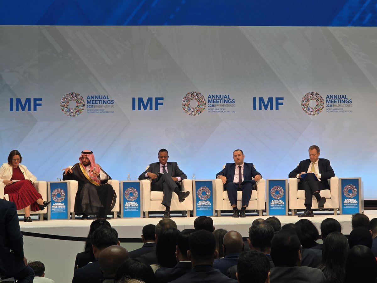 centralbank_rks's tweet image. High-level delegation of the Central Bank of the Republic of Kosovo led by Governor Ismaili, successfully concludes the IMF-World Bank 2025 Annual Meetings in Washington D.C. #IMFMeetings #WBGMeetings
🔗 tinyurl.com/fuu7bvhw
