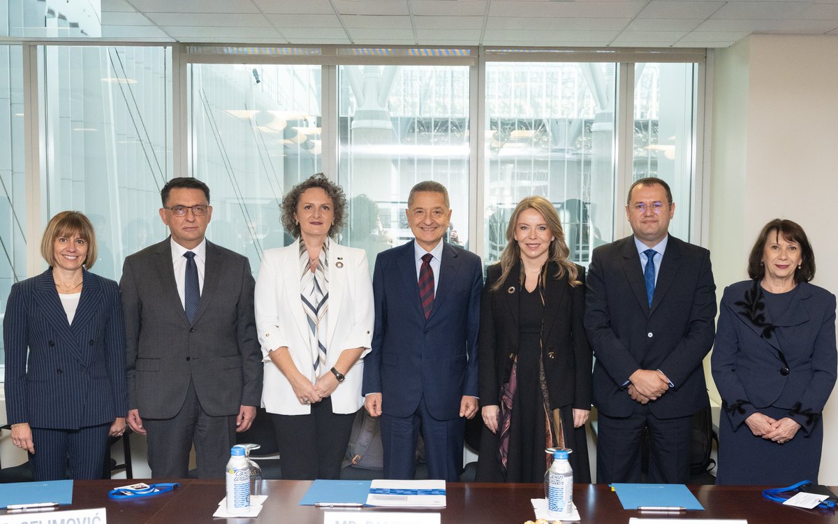 centralbank_rks's tweet image. High-level delegation of the Central Bank of the Republic of Kosovo led by Governor Ismaili, successfully concludes the IMF-World Bank 2025 Annual Meetings in Washington D.C. #IMFMeetings #WBGMeetings
🔗 tinyurl.com/fuu7bvhw