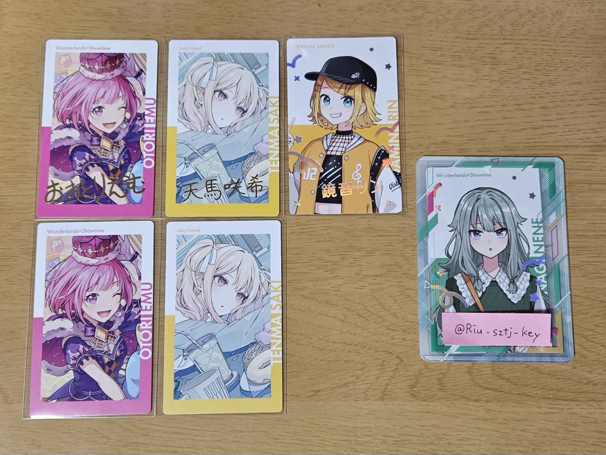 〖交換〗
プロセカ エピカ ePick card vol.23A  箔押し ノーマル

譲▶︎咲希(箔︰1、N後︰1)
        えむ(箔︰1、N後︰1)
        リン(箔)

求▶︎23A 寧々(箔︰1、N後︰1)
                      類(箔︰1、N後︰1)

・📮郵送交換のみ
・纏めての方優先

検索よりお気軽にお声掛けください🙌🏻