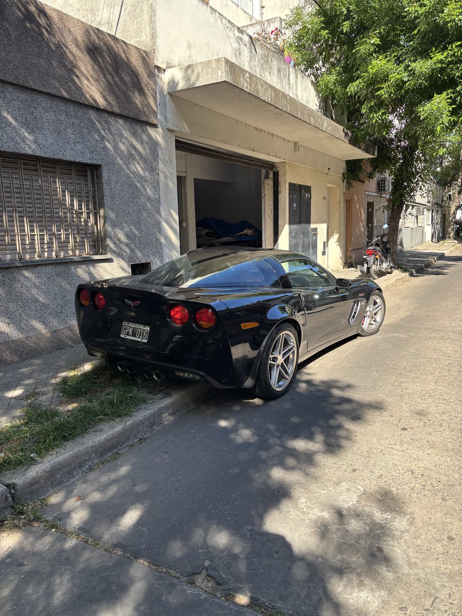 Buena motivación de Lunes

Mi generación de Corvette favorita, C6 y en este caso un Z06.