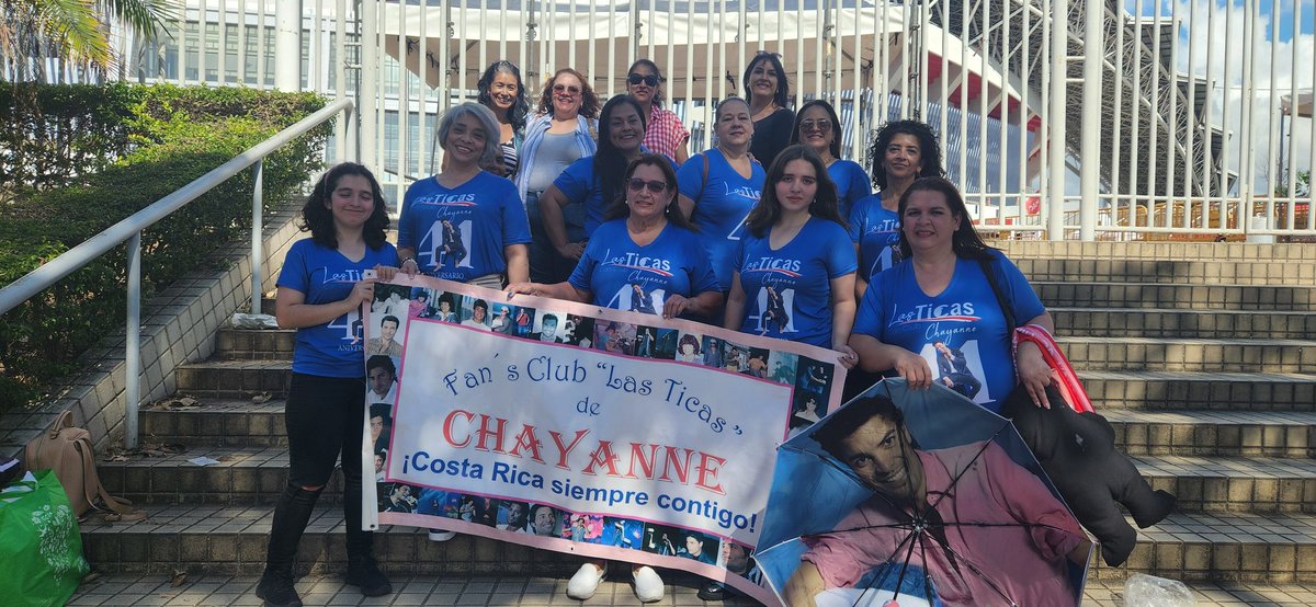 LasTicasFanClub's tweet photo. @CHAYANNEMUSIC Esooo Nosotras disfrutamos mucho este concierto! https://t.co/zCMQXUDKKB