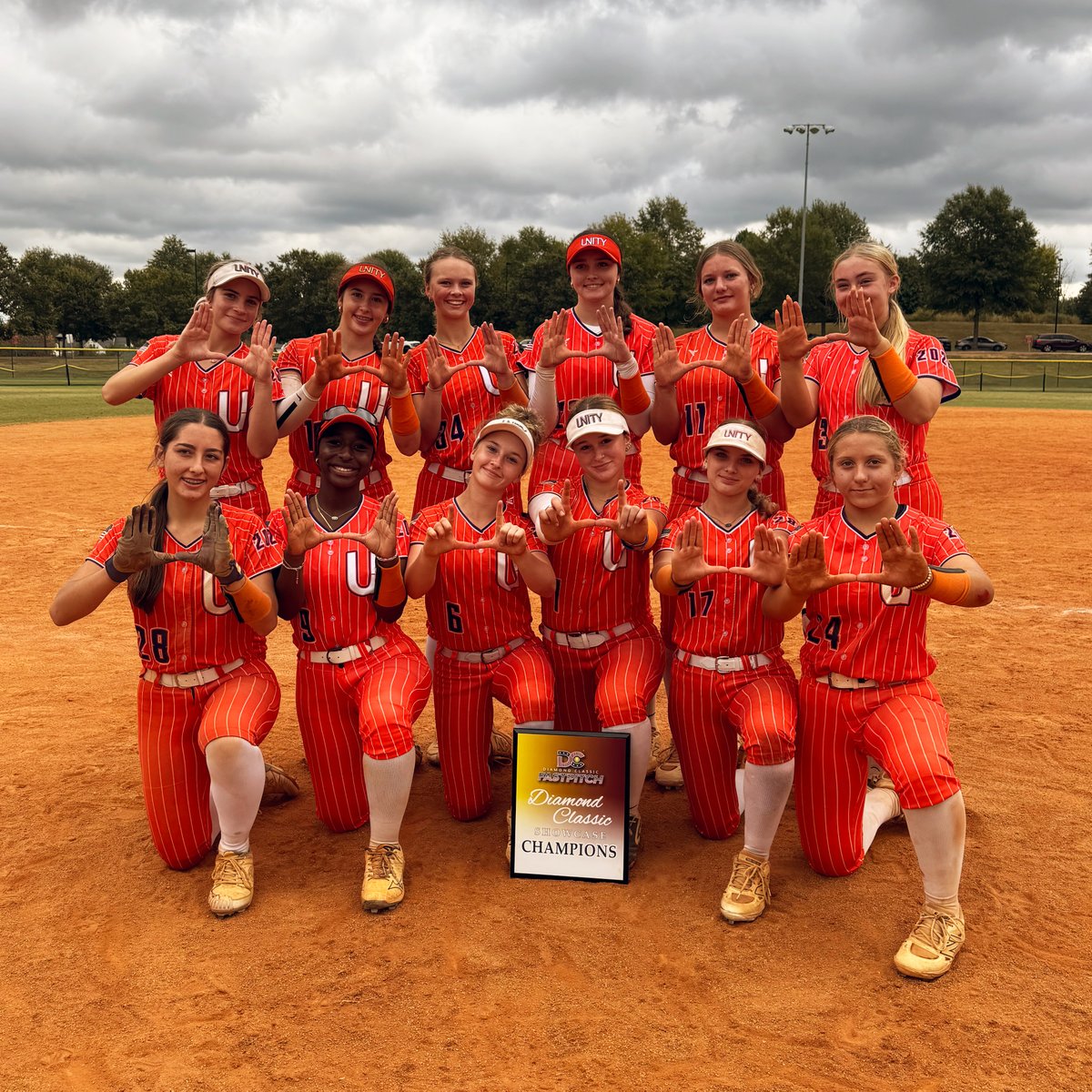 UnityAttard's tweet image. Solid weekend at the Diamond Classic Showcase! Our squad rolled through undefeated at 6-0, claiming our bracket championship. Shoutout to all the college coaches who showed up to see these girls play!
@UpstateSoftball @WoffordSoftball @GWUSoftball @CatamountSB @BlueHoseSB…