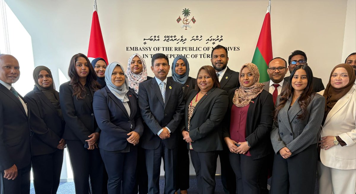 MDVinAnkara's tweet photo. Ambassador and Embassy staff were honoured to welcome the High-Level delegation from @MoFAmv, @cscmaldives and @presidencymv to the @MDVinAnkara during their visit to attend the Capacity Building Program for Government High-Level Officials of #Maldives conducted by @DiabAkademi. https://t.co/X3Y6MNT4En