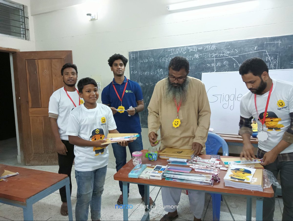 builderAcademy_'s tweet image. Watch how children in Bangladesh learn languages through @GiggleAcademy!
Thanks to this free cross-border educational platform, children in underprivileged areas now have the chance to access knowledge and learn English faster through colorful and interactive stories.…