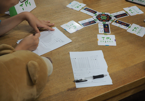 matz_jon's tweet image. ひさびさに「チューリングマシーン」で遊んだぜっ！結果、だいぶアタマが鈍くなってることが分かったっ。でもマシーンには勝利っ！
#ボードゲーム　#TuringMachine #紙ペン