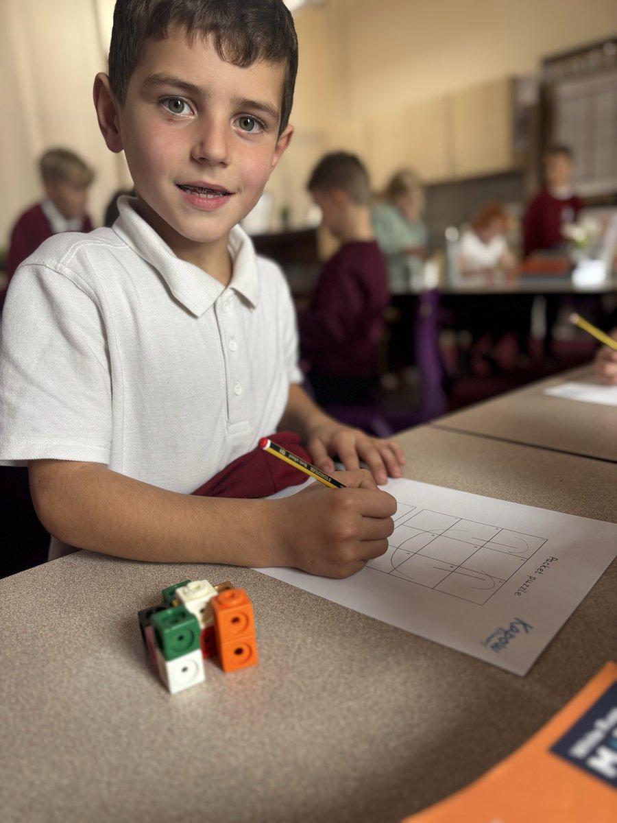 Year 3 had fun in Computing today learning how data travels across the internet! 🌐 We built towers and discovered that sometimes data is too big to send all at once — so we split it into packets! 📦 Then we made “packet puzzles” for our partners to reassemble. 🧩