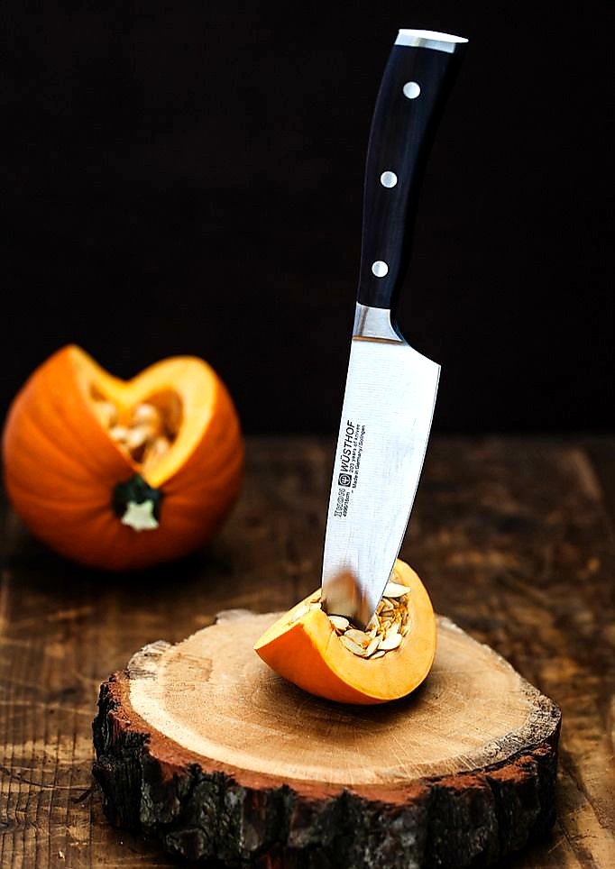 Solo il coltello sa cosa succede nel cuore di una zucca.

Simone Schwarz-Bart