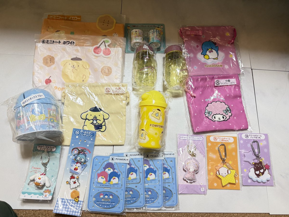 k3_mge's tweet photo. サンリオくじ
ブルボンくじ

※ブルボンのラストワン賞は店頭陳列時から袋が破けております。ご了承頂ける方のみでお願い致します。 https://t.co/oKAyyYD2JY