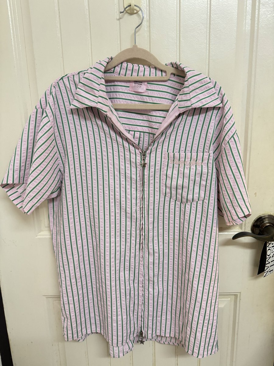 BATTARYYY's tweet photo. cintage 150฿ *✩‧₊˚ ⋆ ใส่ไปน้อยมาก ๆ เลยคับ ประมาณ 2 ครั้งคับ

#เสื้อผ้ามือสอง #เสื้อผ้ามือสองสภาพดี #ส่งต่อเสื้อมือสอง #ส่งต่อเสื้อผ้ามือ2 #โล๊ะตู้เสื้อผ้ามือสอง #ส่งต่อเสื้อผ้า #โล๊ะตู้ https://t.co/u2AepfQvlm