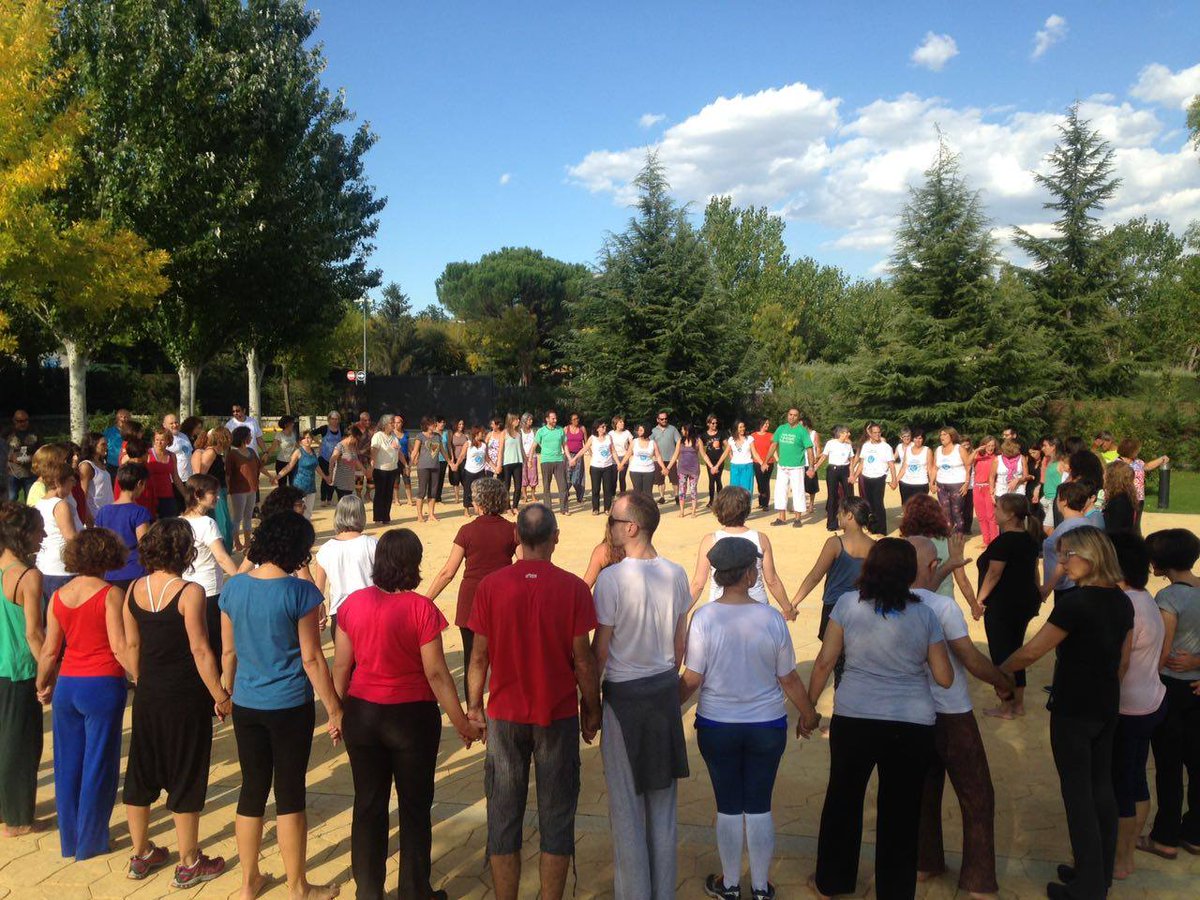 La empatía intercultural ya es un reto enorme para humanos y máquinas. Antes de soñar con IAs que reflejen nuestra esencia, deberíamos reconocer cuánto nos cuesta empatizar realmente entre nosotros.

#empatíaeIA #IA #empatíaintercultural #tecnologíaética #humanidad