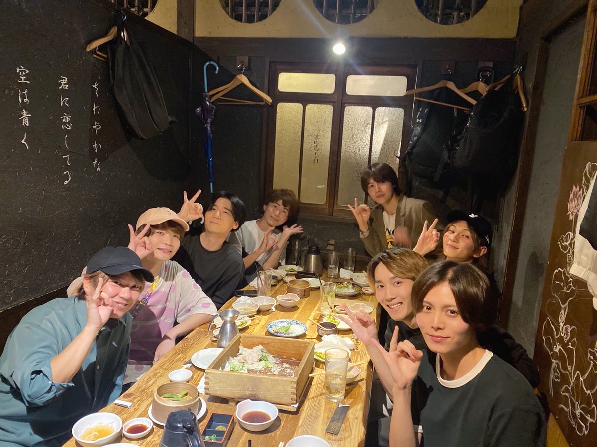 younanox0125's tweet photo. 念願のRa*bits会ができました🐇

気持ちは一心同体です

稽古は毎日、体当たりの日々だけど
一歩ずつ皆んなで着実に前進してます

Ra*bits史上最高のRa*bitsを。

命を燃やして気持ちを届けます

どうか、楽しみにしていてください。 https://t.co/EN8DBQ4WQD