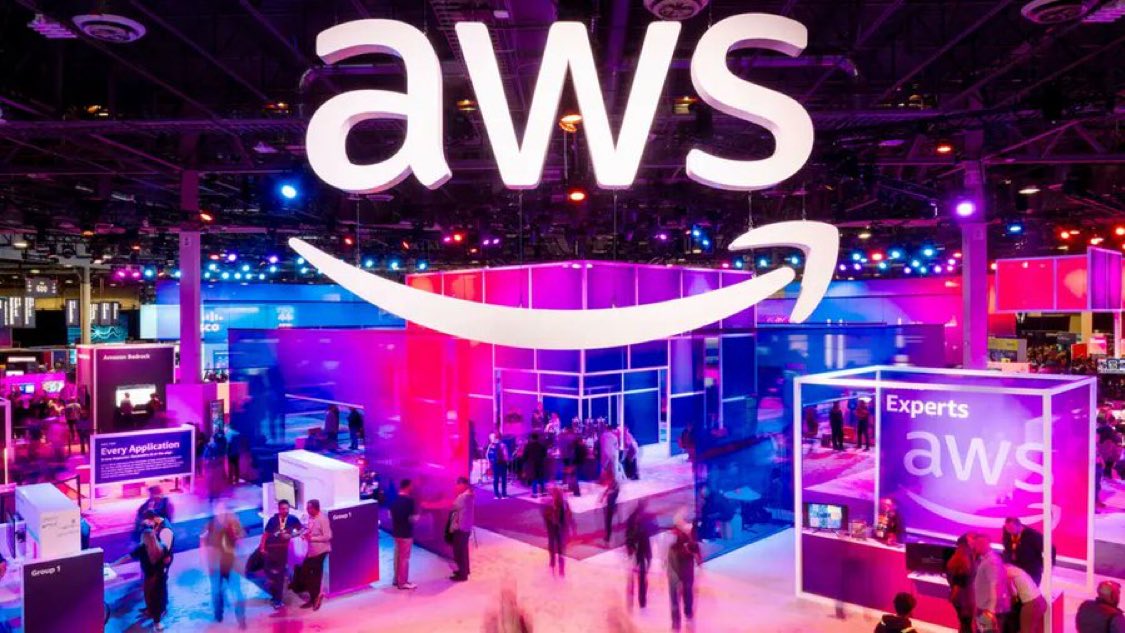 shadow_7nex's tweet image. Snapchat, Roblox and several banks among major apps down in Amazon internet services outage #awscloudcomputing #snapchatrecovery