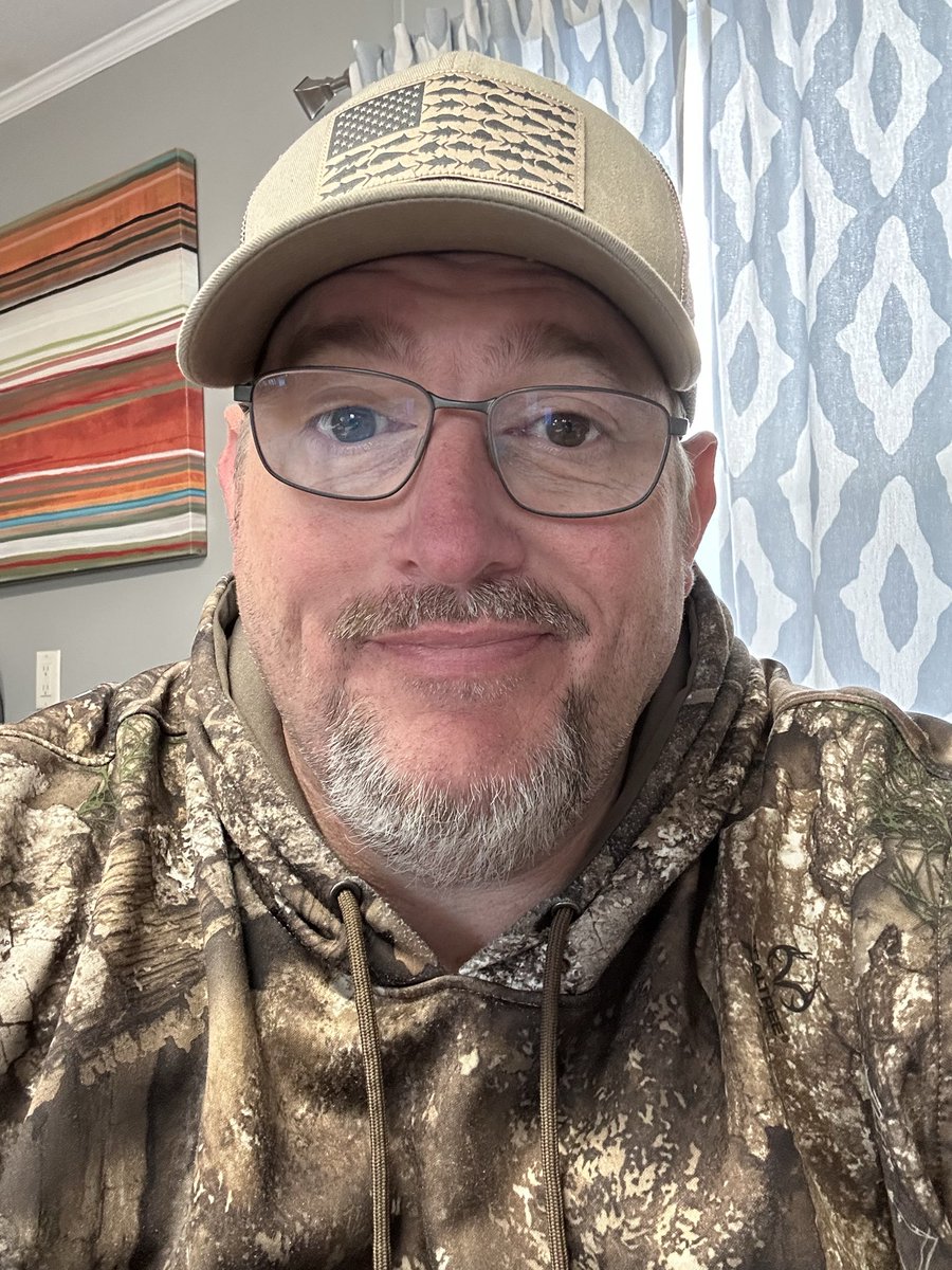 First hoodie morning of the year here on the Sandy Plateau! Upper 30’s this morning, had me wishing I was in a tree stand somewhere. Good morning all!