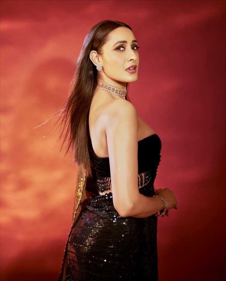 123telugu's tweet image. Photos : Dazzling #PragyaJaiswal

gallery.123telugu.com/content/slides…

#123telugu