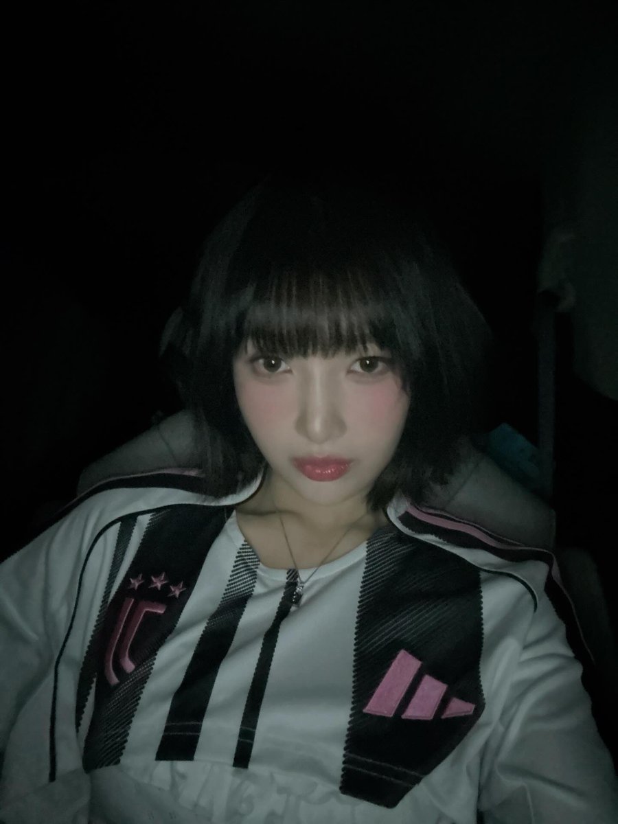 zoooie_1's tweet photo. 조이 이런 기본. 정석.같은 똑단발 이정도로 어울리는거 재능임 https://t.co/PG16pTrQkO
