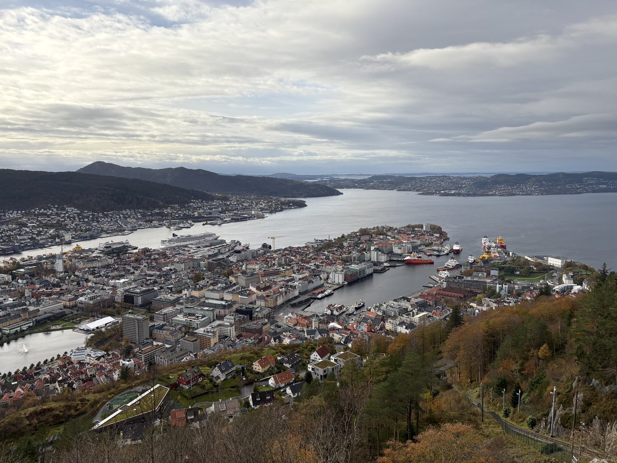 chunhuatsai's tweet image. Attending CSCW 2025 in Bergen, Norway! 😃

#cscw2025 @ACM_CSCW