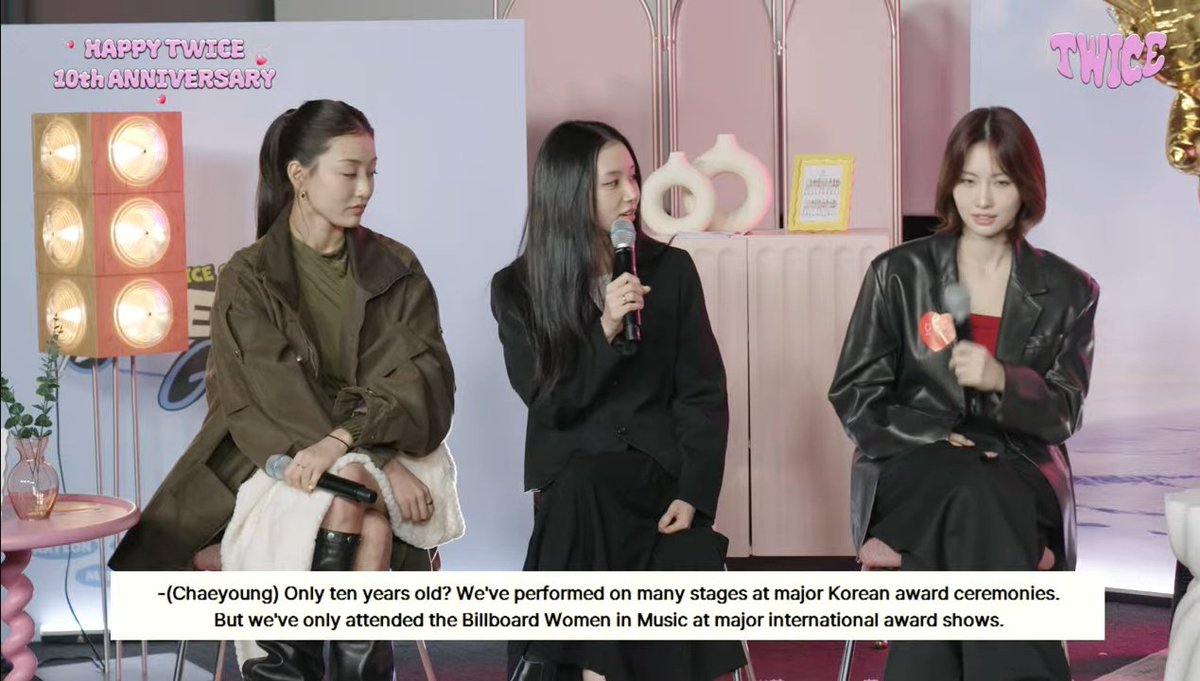 OT_9WICE's tweet image. CHAEYOUNG: “¿Solo diez años? Hemos actuado en muchos escenarios en las principales ceremonias de premios coreanas. Pero solo hemos asistido a los Billboard Women in Music en las principales entregas de premios internacionales”
Te odio tanto JYPE