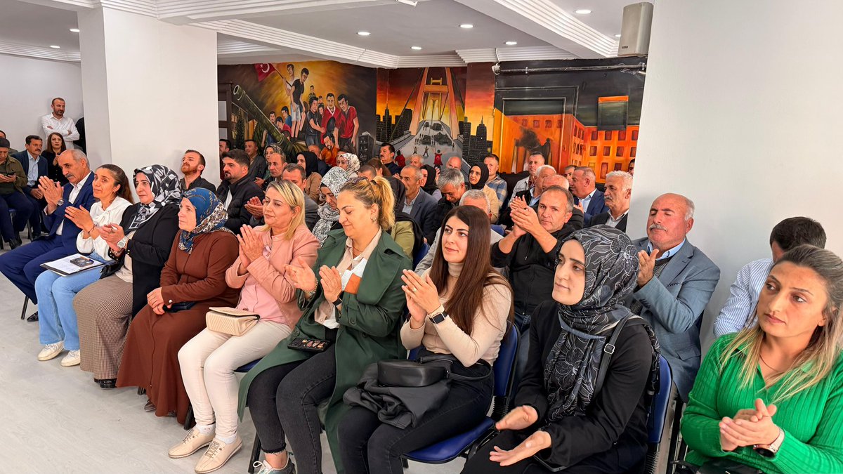 📍Hakkari İl Başkanlığı

✅ Merkez İlçe Danışma Meclisi Toplantısı 

İl Kadın Kolları Başkanımız <a href="/GunesHyv/">Güneş Hayva</a>, İl Gençlik Kolları Başkanımız <a href="/yrizgarozdemir/">Yusuf Rızgar Özdemir</a>, İlçe Başkanımız <a href="/CumhurDemir_/">Cumhur DEMİR 🇹🇷🇵🇸</a>, 
Durankaya Belde Belediye Başkanımız <a href="/ismaildmirci30/">İsmail Demirci</a>, İl Genel Meclis Üyemiz Fevzi DEMİR ve