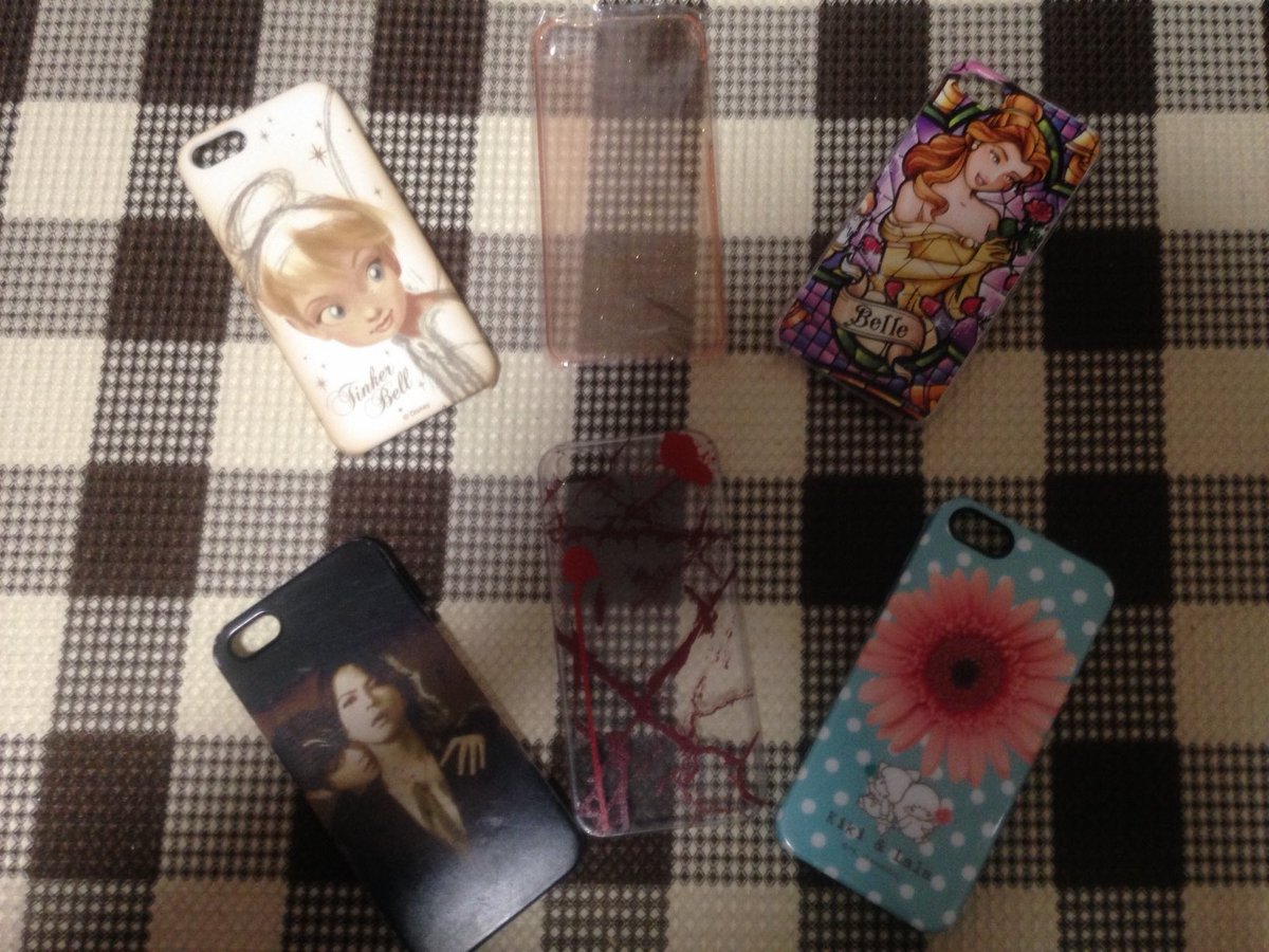 大学生だたわたしの
iPhoneカバーの写真出てきた
ジャンル散らかりすぎ🤣

このヴァンパイアHYDEさん
好きだったなあぁ