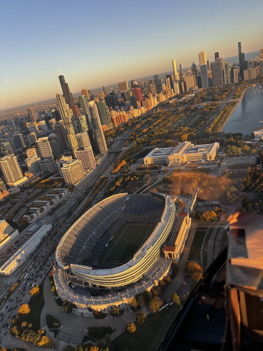 Some pretty views from our flight this AM. 🚁😍