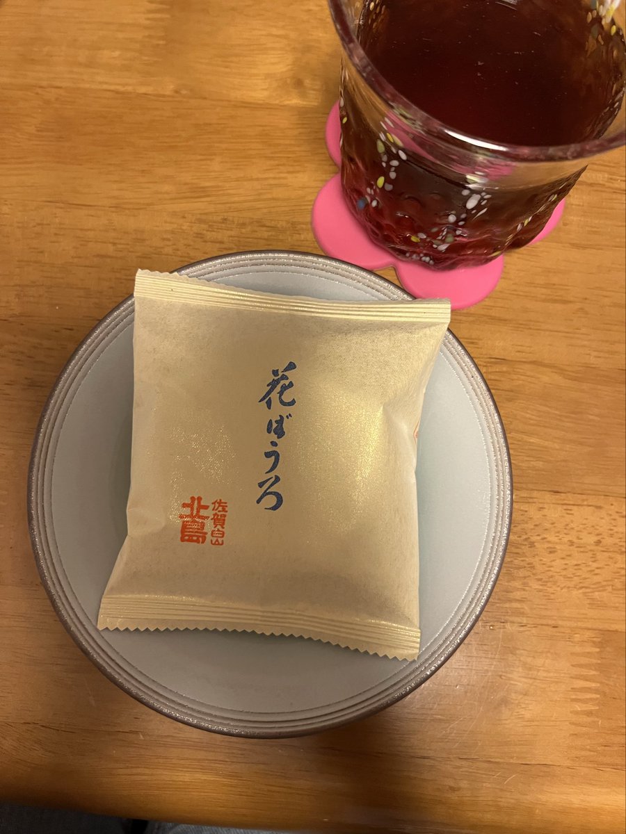 CekdU7HSfO09D74's tweet image. おやつの時間
こんばんは😊
北九州の今は曇り。
昼間はじと〜っと汗をかきました。
先程、地元、ソフトバンクホークスが日本シリーズ出場を決めました。やっったぁ❣️
いい試合でした。
テレビ見ながらあれこれ食べちゃったよ。
（写真に載せれない位色々食べた🙂‍↕️、お祝いだからいっか👅）