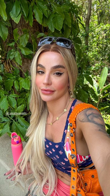 Nem tudo s&atilde;o flores, mas hoje eu t&ocirc; 🌸 💕 https://t.co/0ctBB1f0CJ