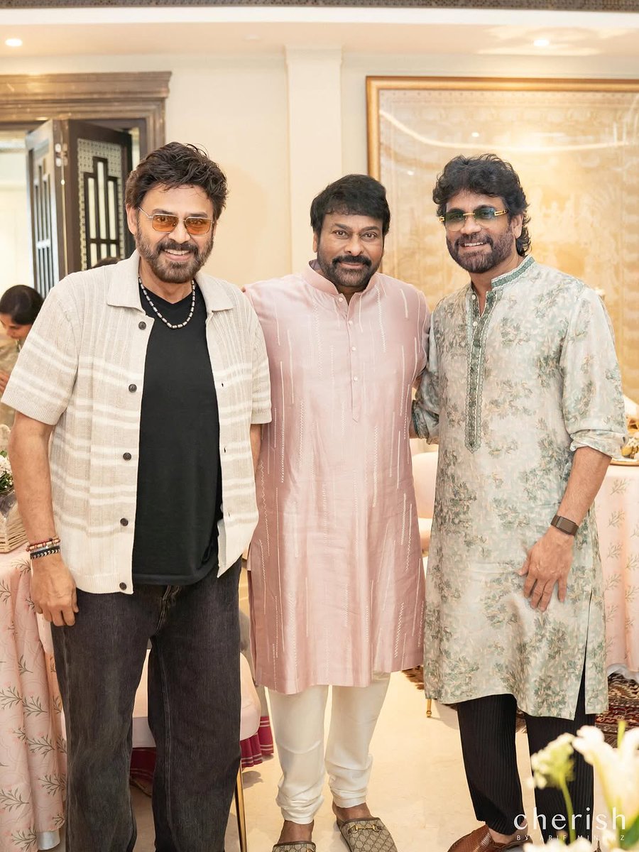 igtelugu's tweet photo. Mega Star #Chiranjeevi celebrated diwali with #Nagarjuna #Venkatesh & #Nayanthara's families.

NOTE - చిరంజీవి...

నా ప్రియమైన స్నేహితులు నాగార్జున, వెంకటేష్ మరియు నా సహనటి నయనతార కుటుంబాలతో కలిసి దీపాల పండుగ జరుపుకోవడం చాలా ఆనందంగా ఉంది.

ఇలాంటి క్షణాలు హృదయాన్ని ఆనందంతో నింపుతాయి మరియు జీవితాన్ని నిజంగా ప్రకాశవంతంగా చేసే ప్రేమ, నవ్వు మరియు ఐక్యతను గుర్తు చేస్తాయి...

#HappyDiwali #Diwali #ChiruAnil