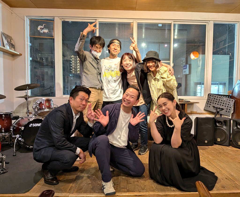 hayashitsuruko's tweet photo. 昨日は高崎slow time cafeでのraku-bang全国ツアー！誠に有り難うございました🥲🙏✨！
みんなで盛り上がって、最高の会となりました！！

LAから緊急来日したMC曼荼羅氏も、久々に降臨🤣

対バンのOKK MOUNTAINSの皆さん！お客様皆々様！
誠にありがとうございました！！

ラクバン！次は、熊本へ…！ https://t.co/GN1tRakB7L