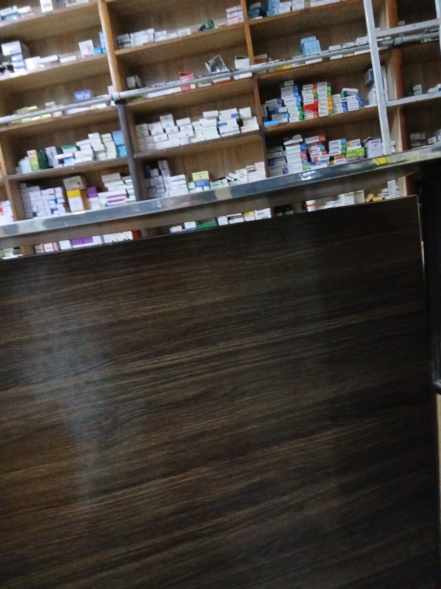 میڈیکل سٹور پہ