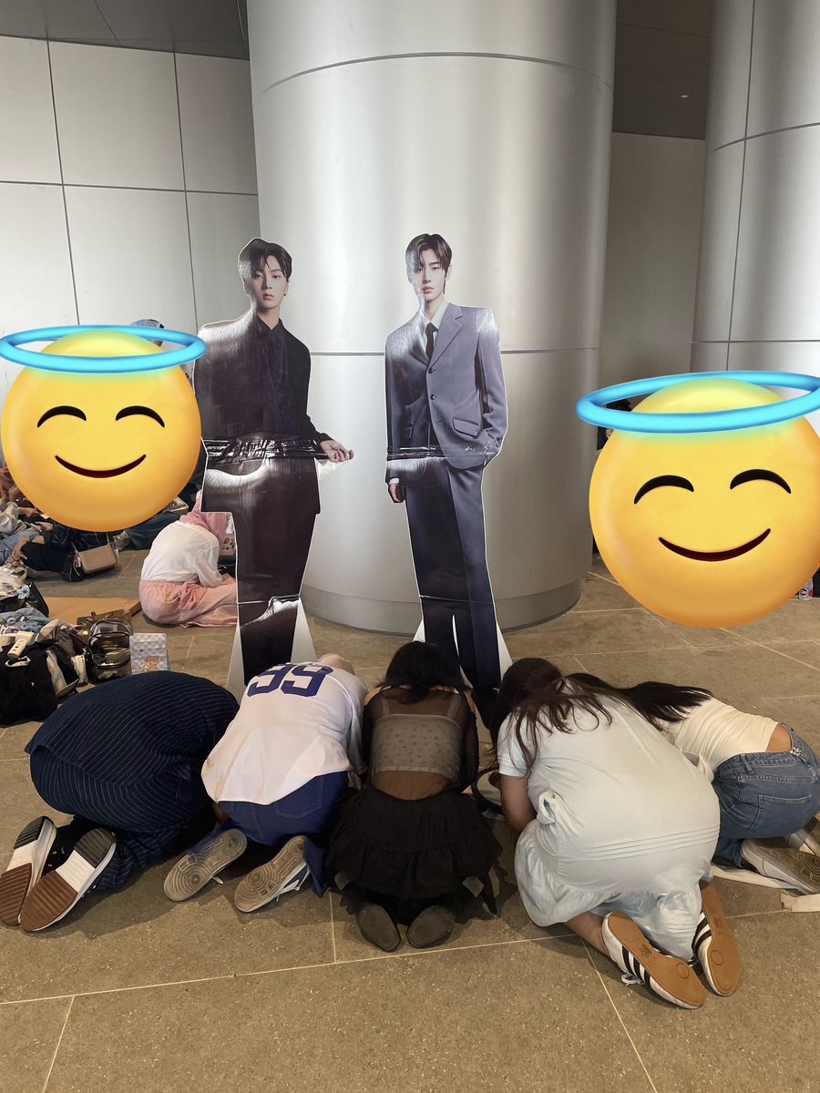 amourcher's tweet image. nggak tanggung-tanggung, langsung sungkem