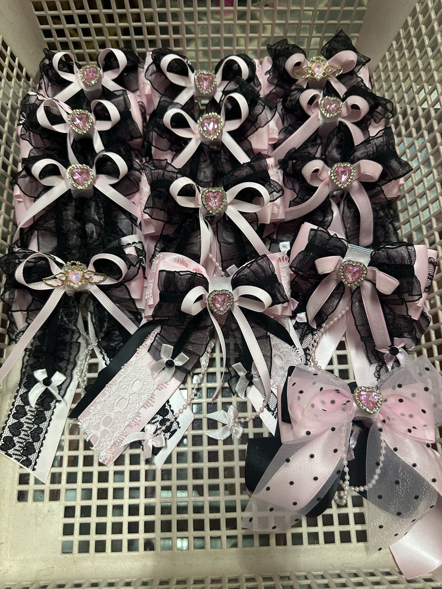 panad888's tweet photo. 🎀โบว์ติดแท่งไฟ   🎀
📌📌นัดรับประตู1  

♥️วันที่24-25-26♥️
🍒อัปเดตงานว่างตอนนี้🍒

👉ขอดูเพิ่มDM 📲
👉100฿ ทุกชิ้น 🎀
✅นัดรับ10โมงเช้า-6โมงเย็น

#BLACKPINK
 #DEADLINE_IN_BANGKOK #BLACKPINK_DEADLINE_IN_BANGKOK https://t.co/3bLRdHU63H