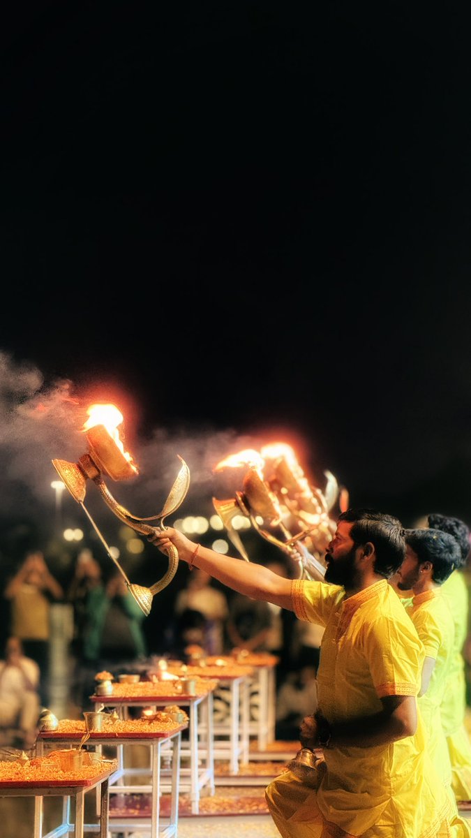 Some of my favourite Ganga Aarti Snaps 📸

All taken on the telephoto lens on the 16 PRO.