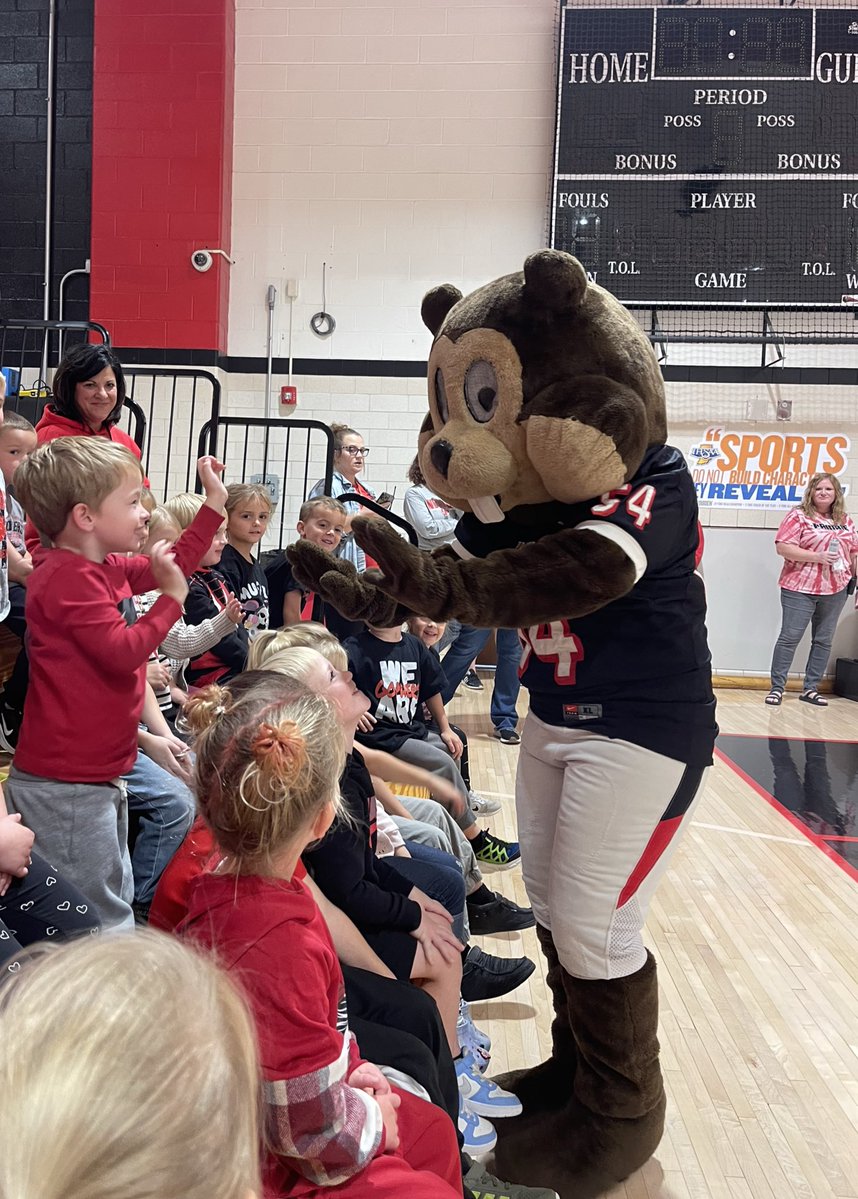 CPpreschoolfun's tweet image. Before break our friends also got to meet THE GOPHER during our schools homecoming pep session! ❤️🖤🤩
@CPElem @CPHSGophers