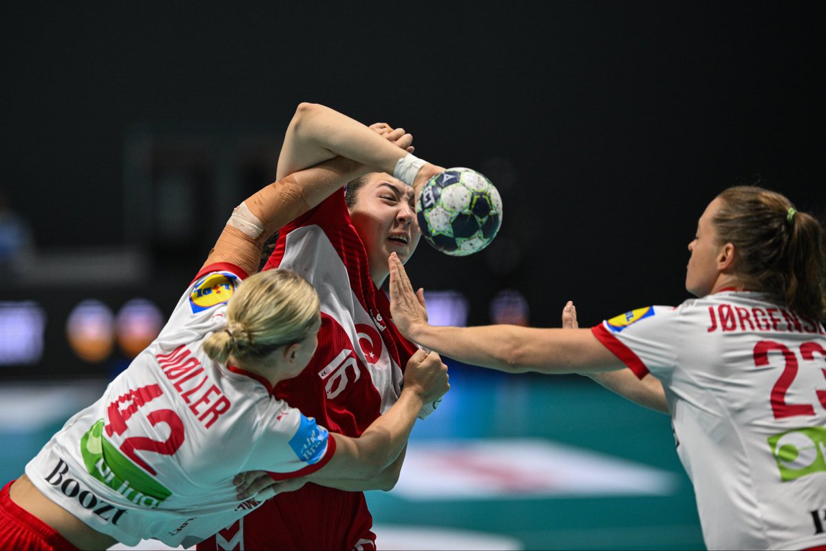 Turkiye v Denmark - EHF 2025 Women's European Handball Championship - Danimarka
ANKARA, TURKIYE - OCTOBER 19, 2025.

#sportsphotography #europeanhandballfederation #türkiye #danmark 
#handballwomen