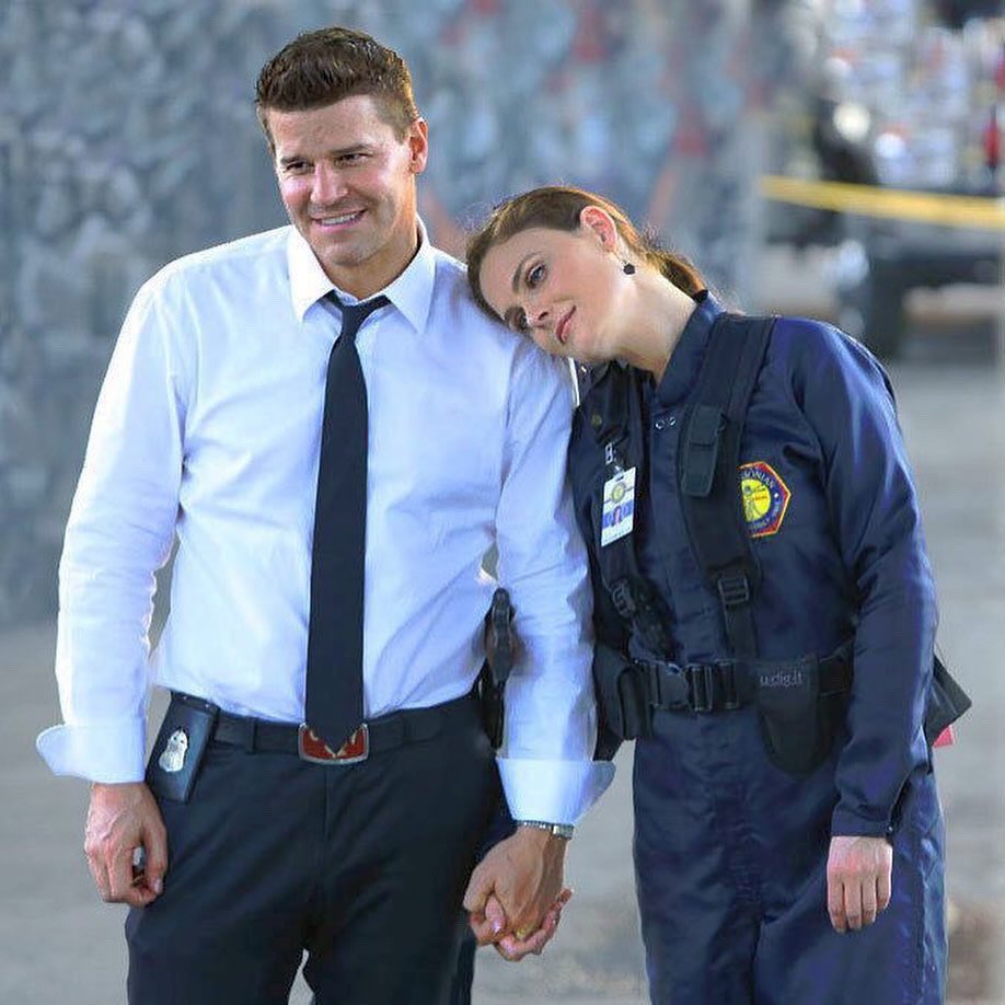 derpschanel's tweet photo. “are you okay?” no i miss emily deschanel and david boreanaz as dr temperance brennan and fbi special agent seeley booth https://t.co/k6iqTB8vVc