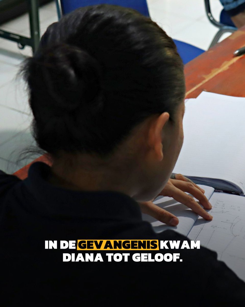 opendoorsnl's tweet image. 💔 Diana uit #Indonesië koos in de gevangenis voor Jezus. Na haar vrijlating werd ze afgewezen door haar familie en zelfs onderworpen aan een uitdrijving. Toch hield ze stand. 💬 “Mijn familie verbrak het contact, maar dat is niet erg. Wat telt, is dat ik Jezus heb.” #OpenDoors