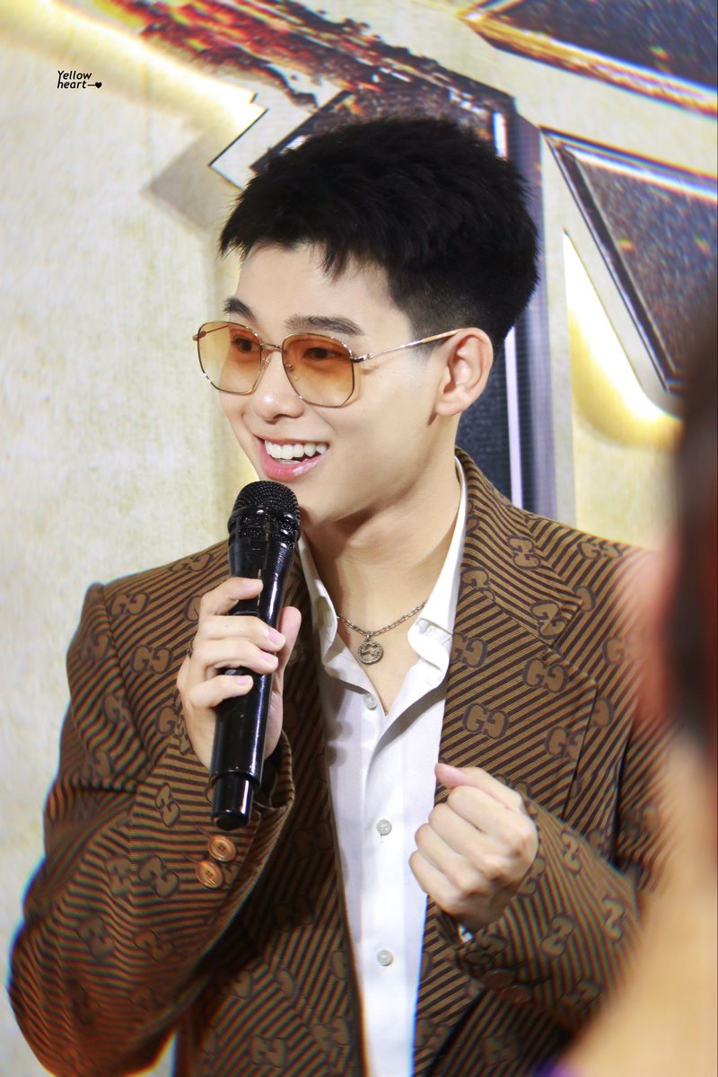 ซ้ายเป็นเสือ ขวาเป็นแมวเมี๊ยวๆ😽

( <a href="/krmjtc/">krmjtc</a> #krmjtc )

KRIT 4TIGERS PREMIERE
#4TIGERSxKrit
