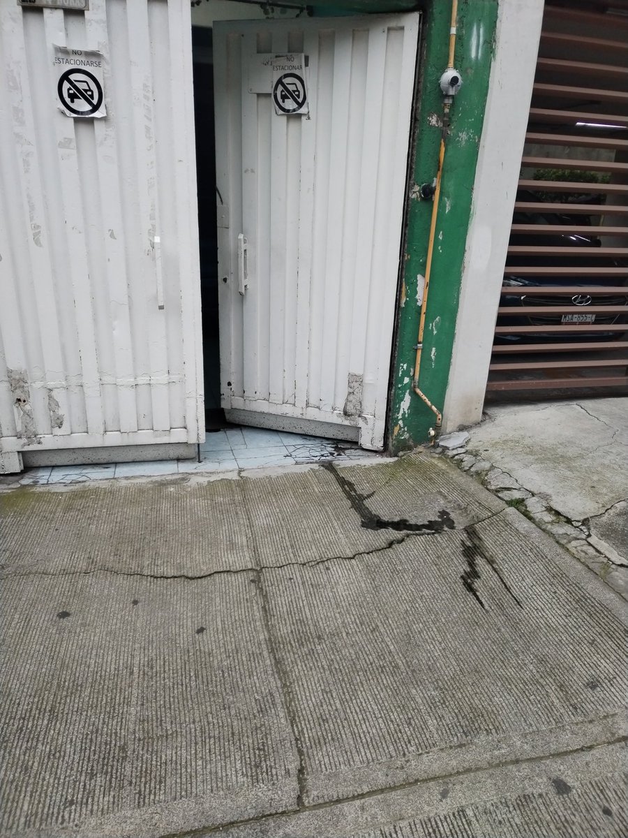 YOSHPUMA's tweet photo. Buenos días, podrían brindarnos la atención para reparar una fuga de agua, Calle Ahorro postal 74, entre Isabel la Católica y Balmaceda, col. Josefa Ortiz de Domínguez, C. P. 03430. @SEGIAGUA @BJAlcaldia https://t.co/ozzQDyycsI
